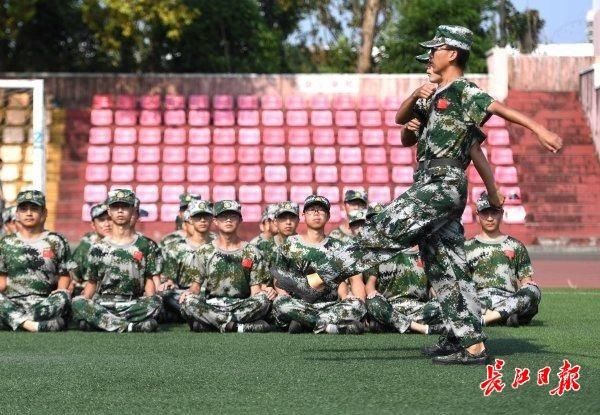 果壳里的宇宙|十五岁大学生的军训生活