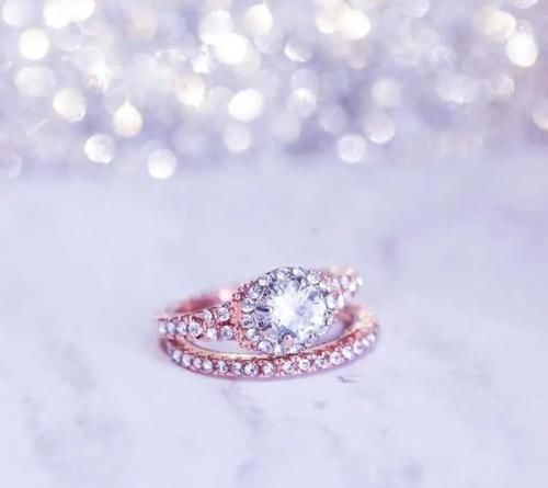 买不起不能看吗?看完人家的订婚戒指,偷偷哭了一个晚上