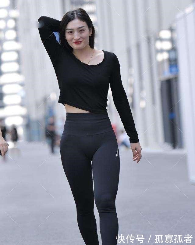 身材 精致时尚的打底裤穿出青春气质,利落穿搭秀S型身材,知性大方!
