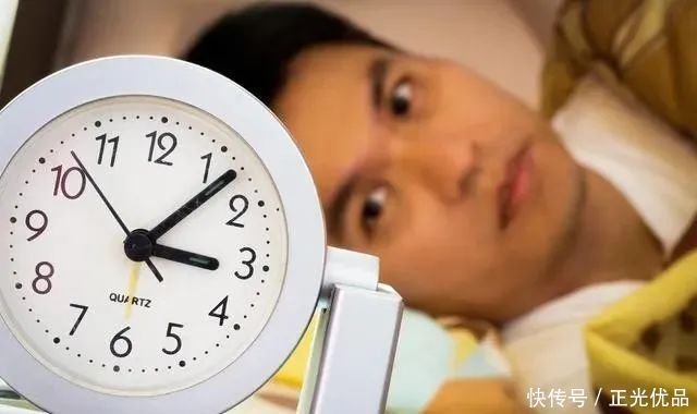 小时|老年人失眠难治?中医给你1个实用建议,比药管用,倒头就睡8小时