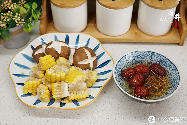 窍门|日常三餐 篇五十七：秋季炖鸡汤，记住“2不用3窍门”，鸡汤清亮鲜香，好喝人人夸