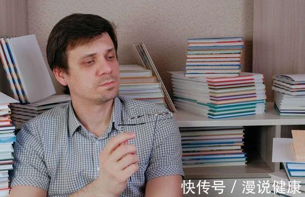 雌孕激素|睡眠不足容易患阿尔茨海默病?经常熬夜,4个后果恐怕难以承受