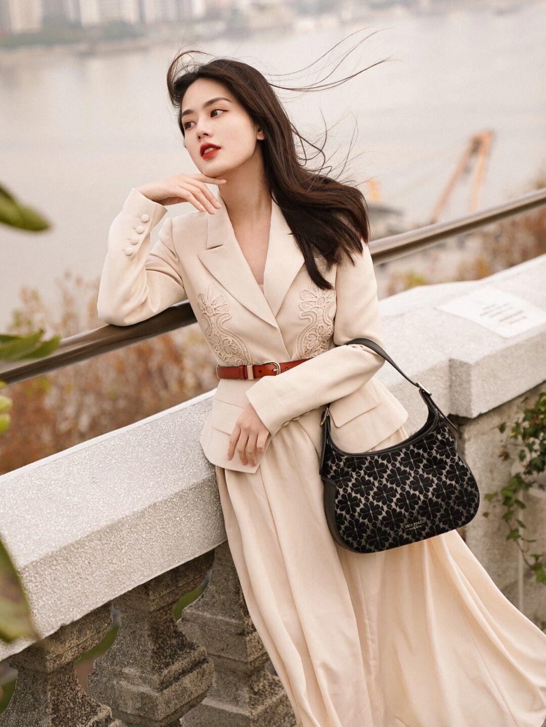 黄黑皮|冬天职场通勤怎么穿?看看这些干练利落的“西装”搭配,时髦精致