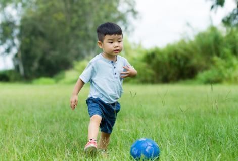 诱发|孩子总是积食?提醒各位家长:这3个时间段,少强迫孩子喝水