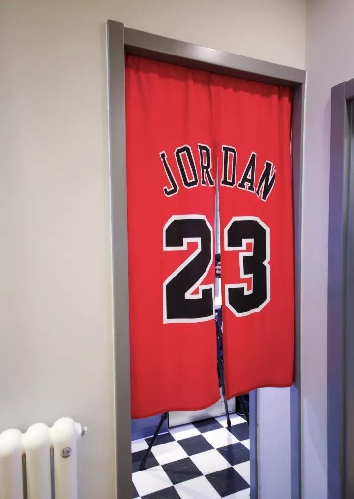 收纳|年轻夫妻的温馨婚房,简约北欧风,头一次见衣柜这样打!