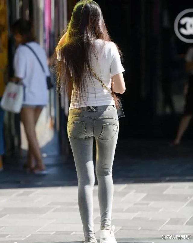 漂亮有气质的打底裤装扮时尚不失优雅，靓丽优雅全靠它，靓丽十足