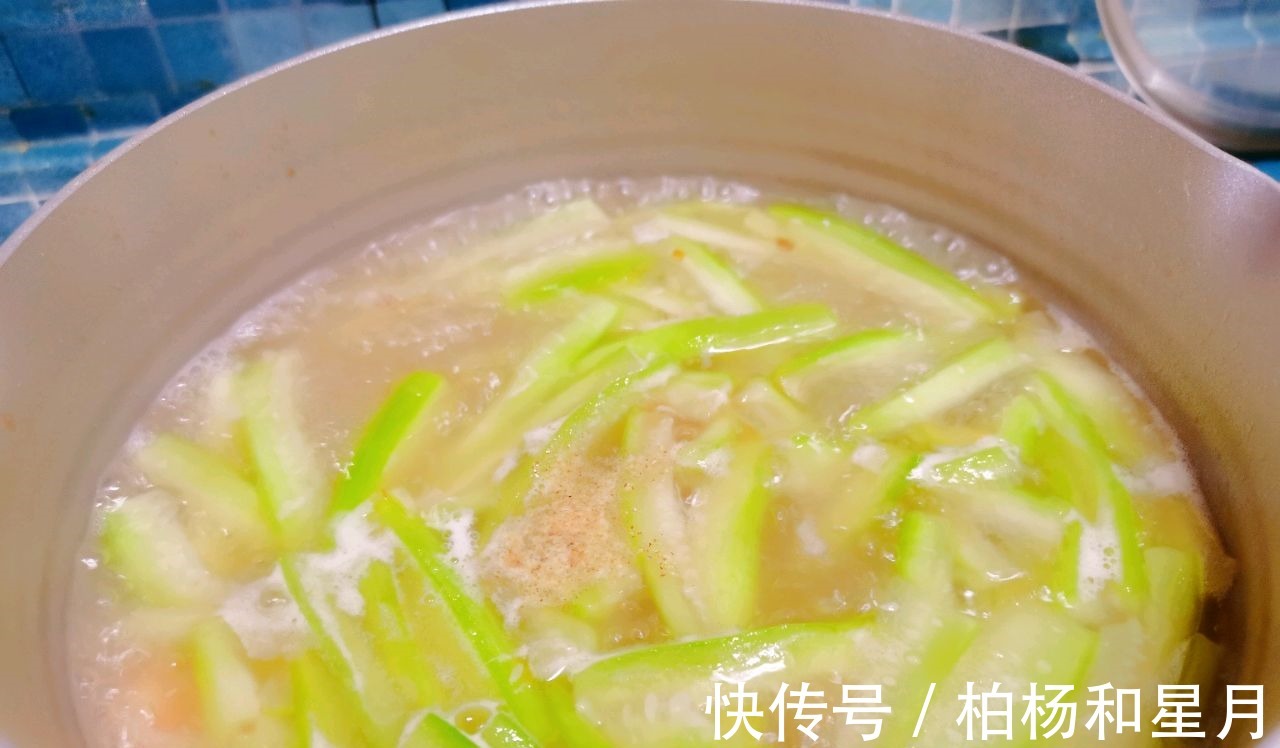 料酒|教你鲜香美味的鲜虾丝瓜面,营养好吃又解馋过瘾,孩子们特喜欢!