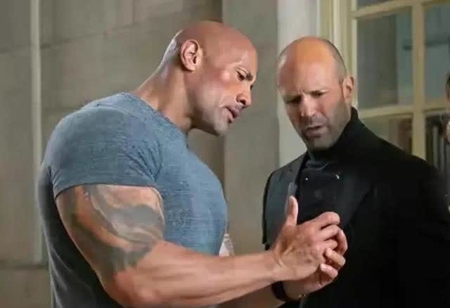 wwe 一辆车飞到外太空,还撞了个卫星,你这让人怎么理解?