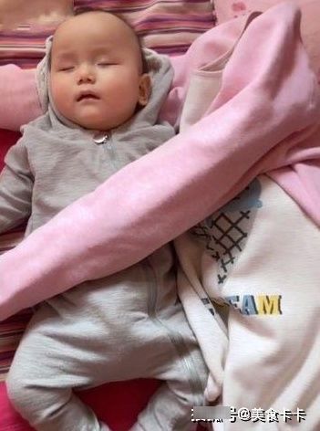 蒙混过关|一岁宝宝断奶，丈夫用“假妈妈”蒙混过关，真妈妈在一旁偷抹眼泪