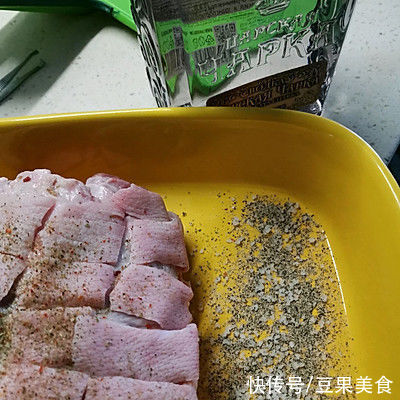 伏特加|德式脆皮啤酒烤猪肘（有汁水的脆皮肉）