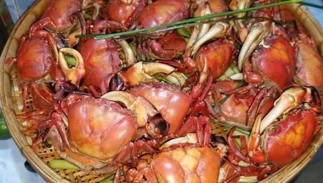 类溪蟹|大妈背着篓子卖它,没人看得上,我花50全包了,一吃“惊喜满满”