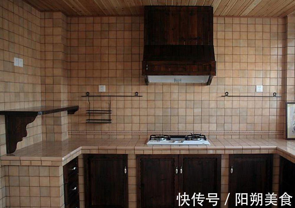 水泥|越来越多人不装橱柜,用水泥直接砌筑,看似实用,聪明反被聪明误