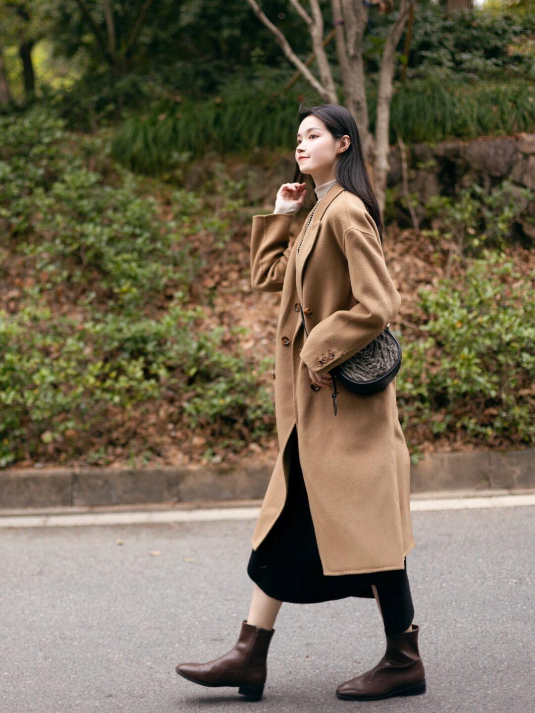 博主 冬季就适合穿“大地色大衣”,成熟稳重又显气质,谁穿都洋气