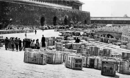 估的|大哥1万欧元买回的翡翠香炉,专家估的价格让人眼红!