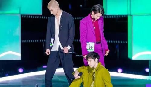 《创造营》首播差评连连，国内选手耍宝卖萌，国外选手实力碾压