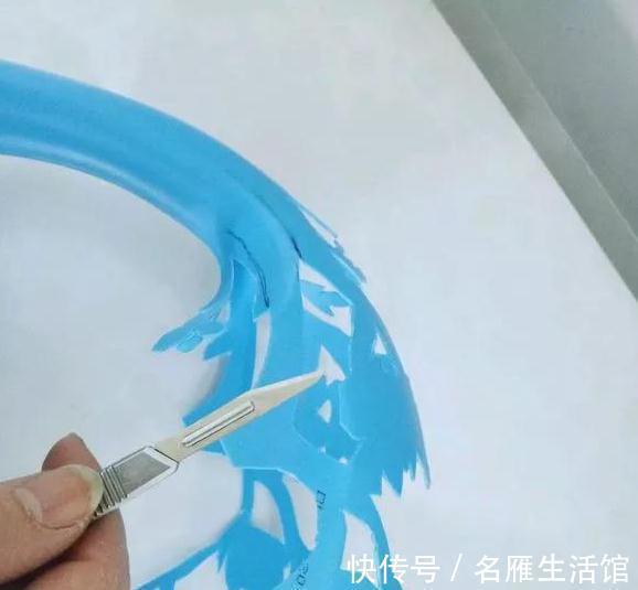 洗衣液用完了,空桶不要丢,咔嚓剪一剪,秒变漂亮大花盆