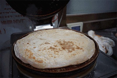 嫌烙饼时间太长这种烙饼法,40秒就能出锅,面饼松软又劲道