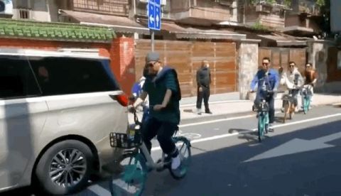 大湾区|陈小春张智霖等“哥哥”现身广州东山口,团综《大湾仔的夜》来了!