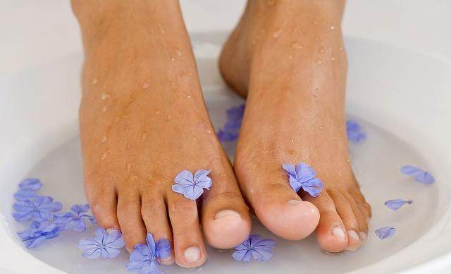 寒气|“宫寒”的女人,平时多做3件事,排出宫内寒气,卵巢也会更年轻