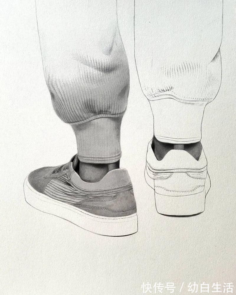 手绘$总被怼素描画得像头盔,瞧她用自动铅笔画,笔笔都是功力,厉害了!