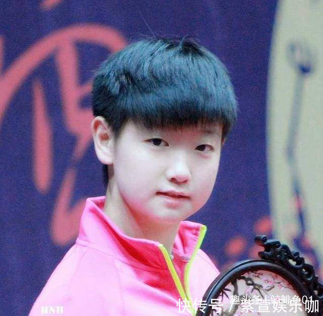 王曼昱|珍藏!孙颖莎与爸妈合影照,孙妈妈气质出众,与孙颖莎好似姐妹