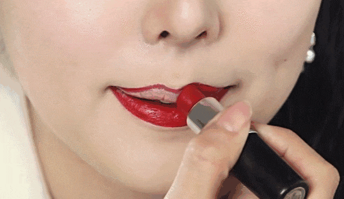 错误|涂口红时,最好避开4个“低级错误”,很多女生不懂,难怪老掉色