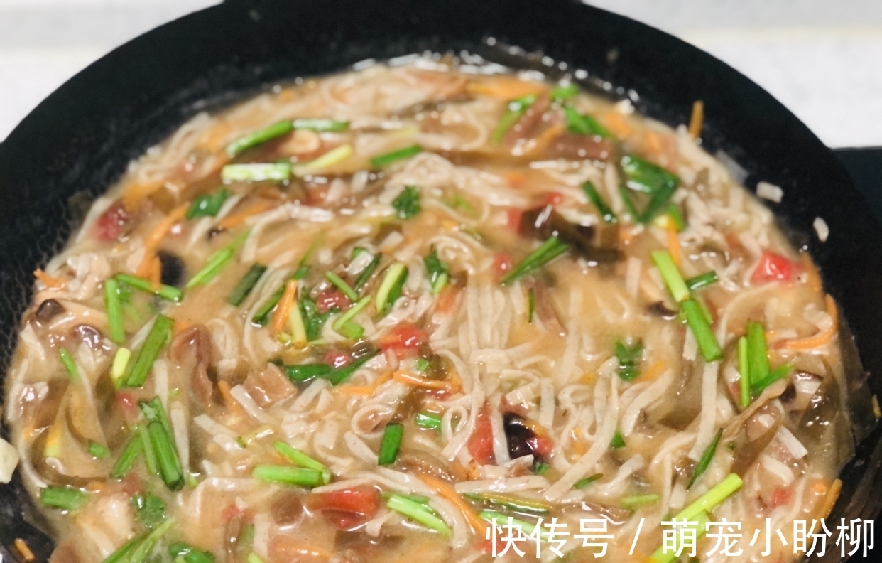 豫北农村常吃的一碗面，用料简单实在，汤浓味美，比烩面好吃多了