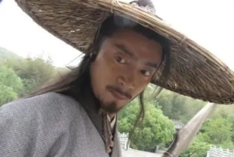 梁山英雄&首位阵亡的梁山好汉,林冲不是他的对手,他一死宋江就兵败如山