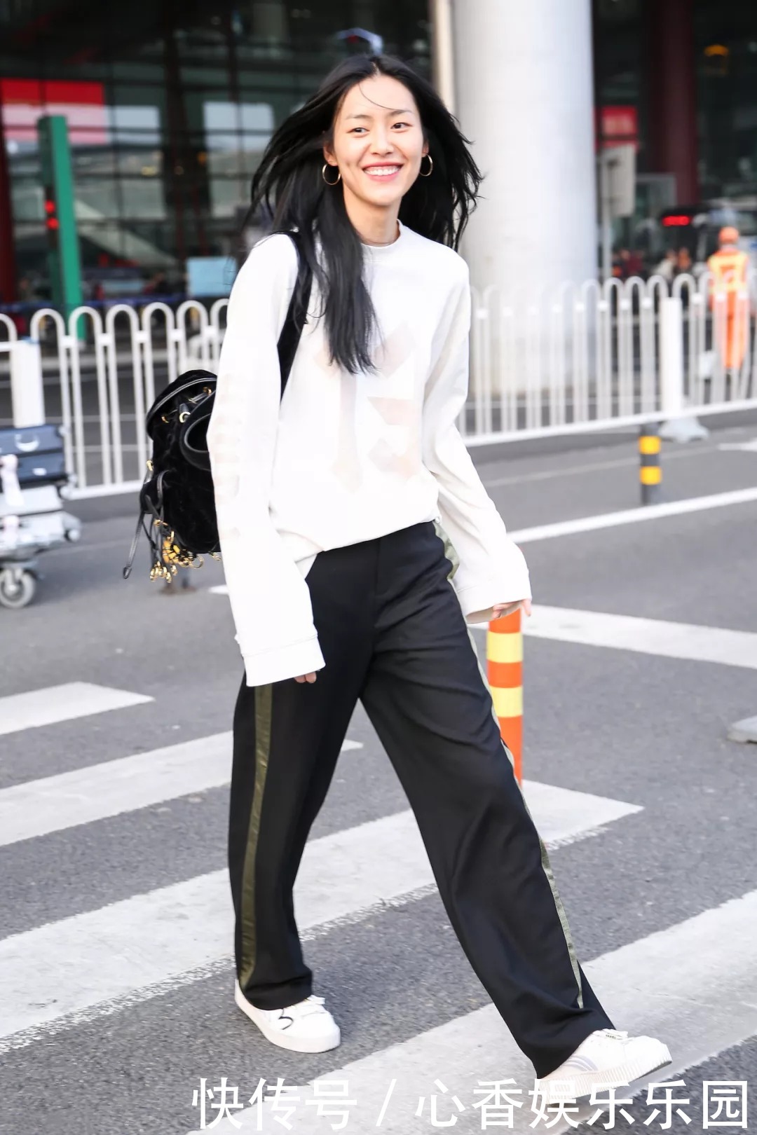 夏末初秋怎么穿快来get刘雯的中性风穿搭,真的高级又时髦