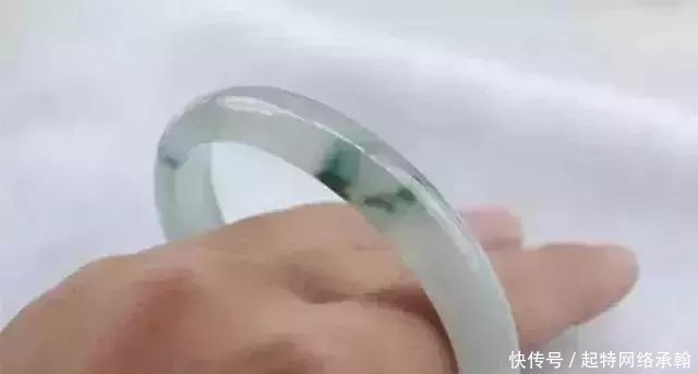 6万买的飘花翡翠手镯,行家却说只值6千,少的这个0哪儿去了?