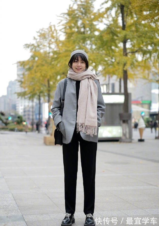 阔腿裤 阔腿裤也该收一收了,今年流行九分裤+低跟鞋,小个子也适合!