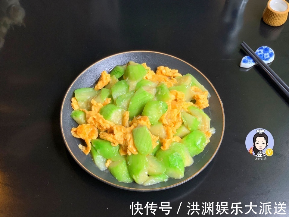 猪油|炒丝瓜时,马上下锅就错了!掌握这1个诀窍,保准出锅翠绿不发黑