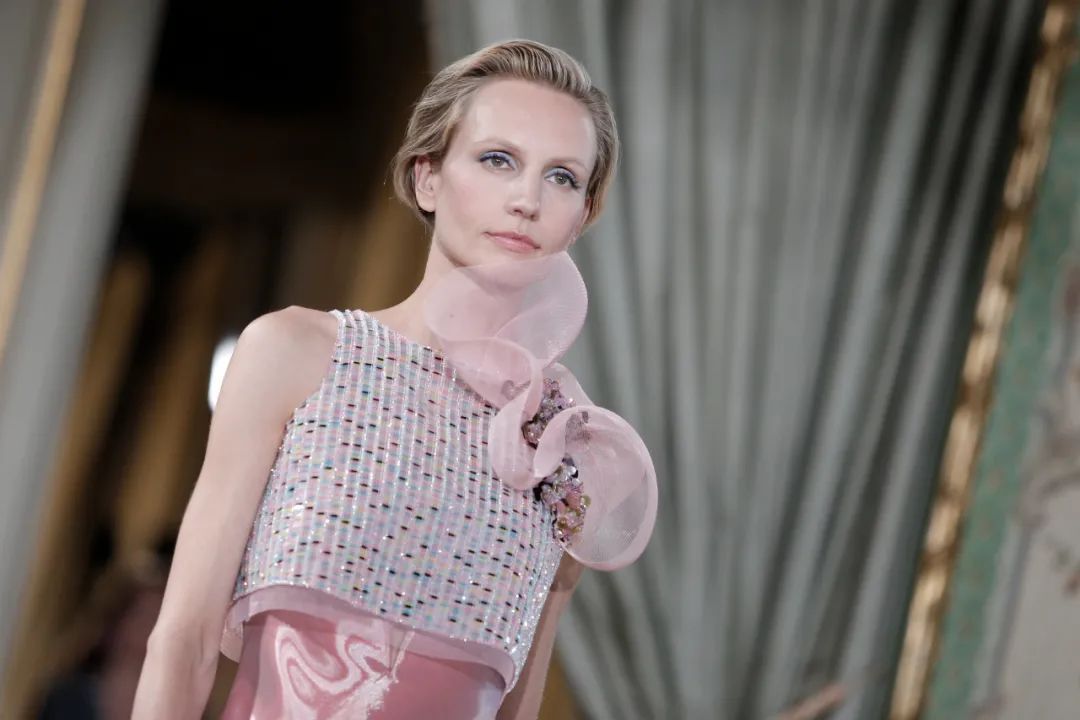 87岁的阿玛尼老爷子，依然是把高级做得最优雅的人|T型台 | shine