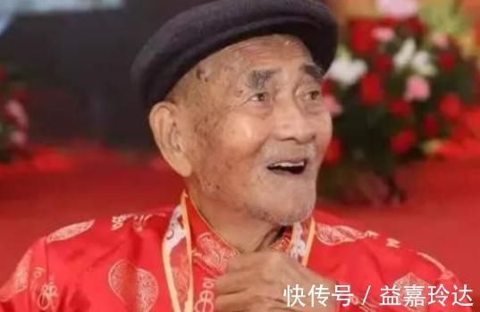 百岁老人|1位“寿星”的长寿秘诀:过了50岁,偷偷吃3样食物,长寿更偏爱你