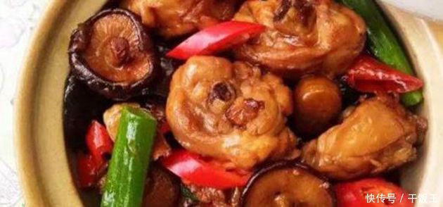 美食精选:香辣排骨,猪耳拌瓜丝,老坛辣椒肉炒肉,香菇焖鸡腿的做法