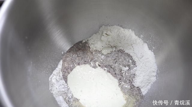 蔬菜|我家早餐爱吃这面包,暄软有嚼劲,煎蛋蔬菜随意放,老人孩子也爱