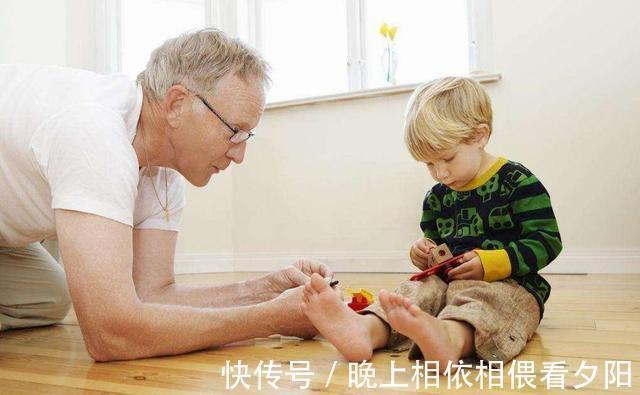 宝宝|孩子3岁前经常做这个动作,大脑发育又快又好,父母别再阻止了