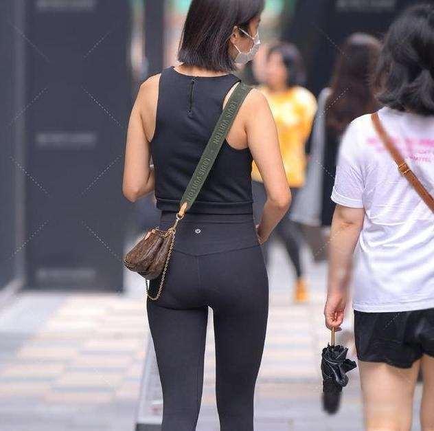 运动鞋|潇洒自在的打底裤穿搭更加随意自在，优雅舒适全都有，又可外穿