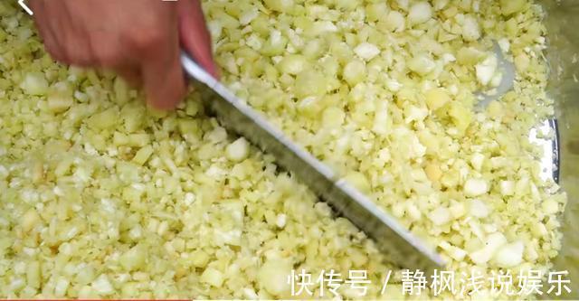 甘蔗杆|不是亲眼所见，很难相信玉米杆还能做成零食，甜香酥脆又好吃