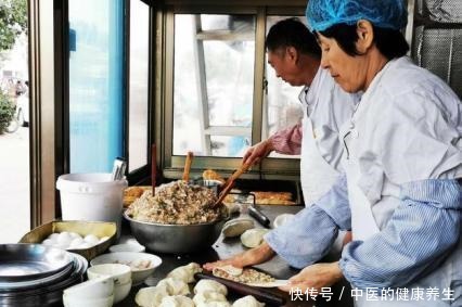 沙镇呱嗒想吃还得排队等!