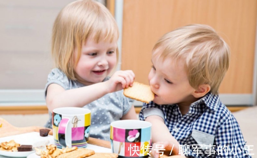 孩子|辟谣,孩子吃零食没好处?零食选择时间分量做得好让娃长高更聪明