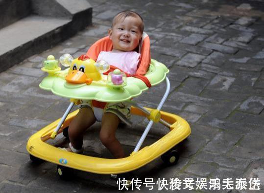 小姐姐|巧手爸爸为宝宝打造“超豪华”学步车,妈妈心疼四个轮子1000