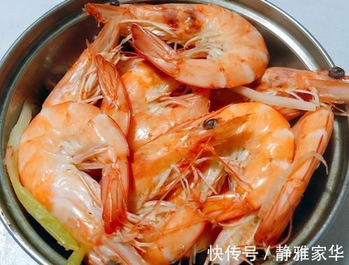 煮大虾时,别往锅中加水了,大厨教我1招,虾肉鲜味足嫩滑不老