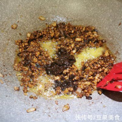 m2勺豆瓣酱撑起的主食，一家三口吃不够