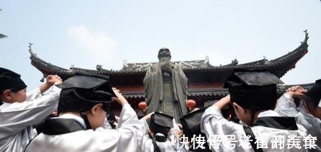 造纸术#西方人眼中地位不亚于孔子的国人,功绩排名超过了秦始皇!