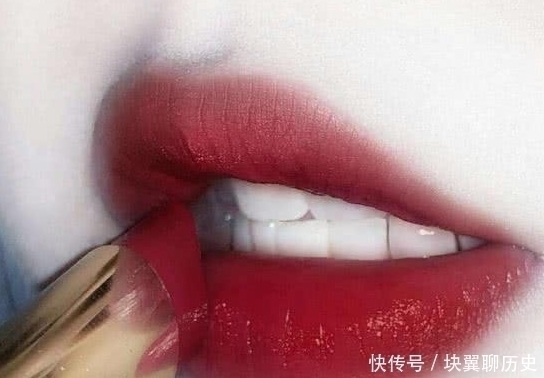 唇色 口红怎样涂才好看?大多人都搞错了,难怪唇色会悄悄的变深!