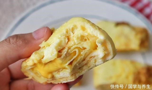 我常用鸡蛋给孩子做这早餐，咸香松软，补充营养，5分钟就搞定