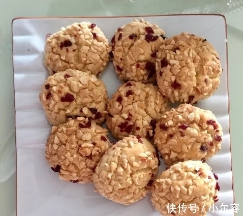 上桌|一把花生,一碗面粉,做家人爱吃的小零食,酥脆香甜,上桌吃光