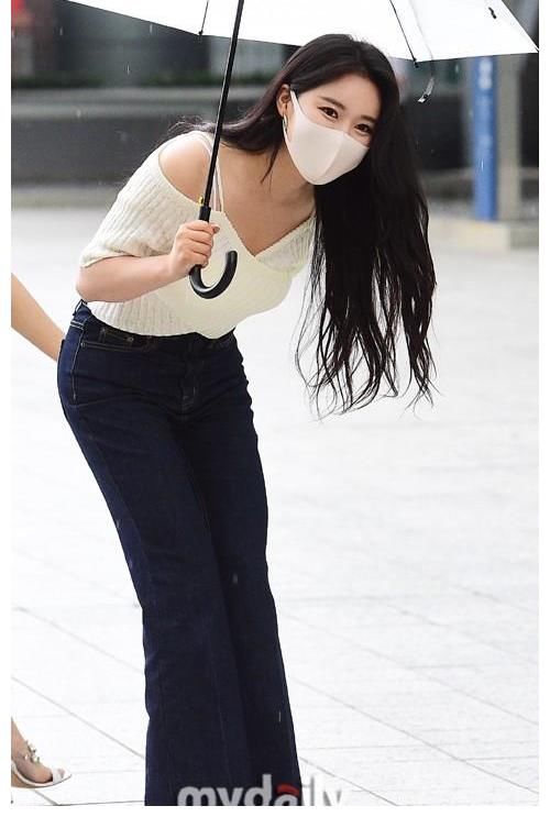 br「MD PHOTO」 韓國女團Brave Girls成員金玟瑩南侑廷出演SBS電臺節目