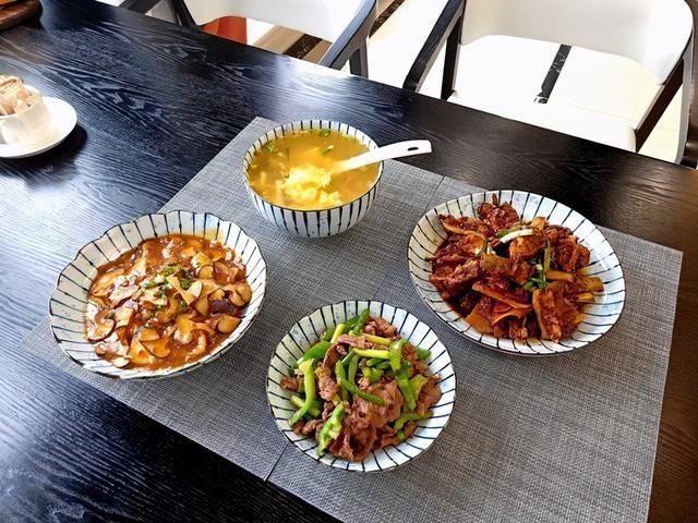 香菇酱汁淋豆腐|好吃绝了！午餐4个菜，个个喜欢全光盘，网友：家里有矿吗？